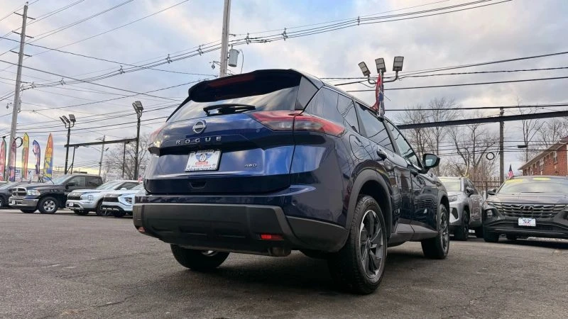 2025 Nissan Rogue - Image 9 of 12