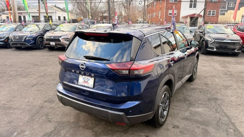 2025 Nissan Rogue - Image 7 of 12
