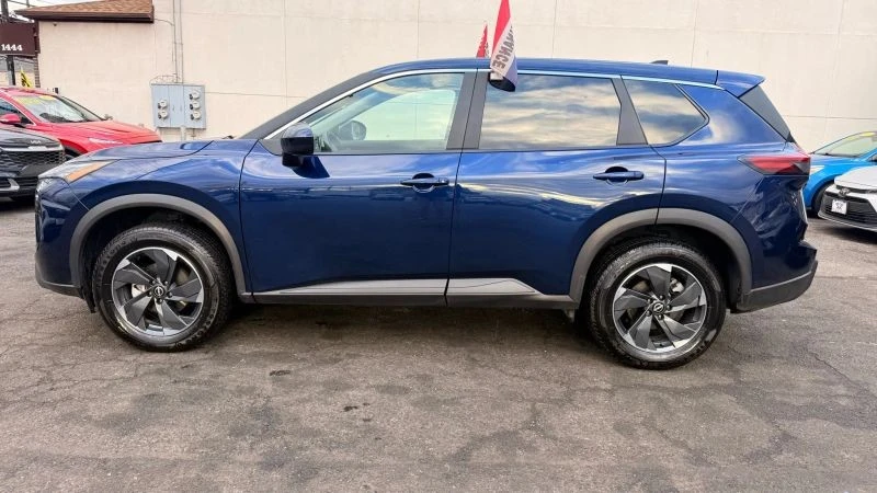 2025 Nissan Rogue - Image 10 of 12