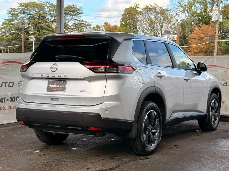 2025 Nissan Rogue - Image 9 of 12