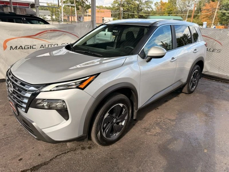 2025 Nissan Rogue - Image 8 of 12