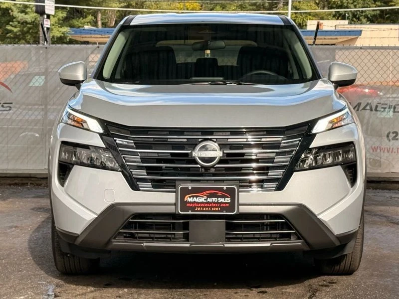 2025 Nissan Rogue - Image 5 of 12