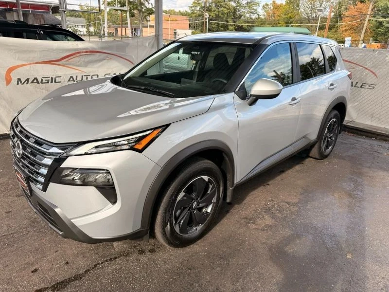 2025 Nissan Rogue - Image 8 of 12