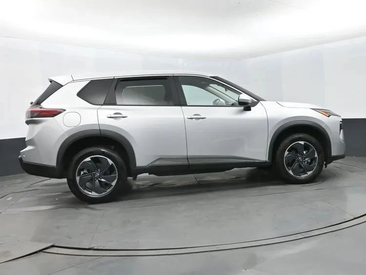 2025 Nissan Rogue - Image 4 of 12