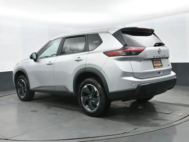 2025 Nissan Rogue - Image 9 of 12
