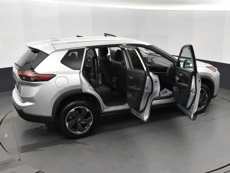 2025 Nissan Rogue - Image 6 of 12