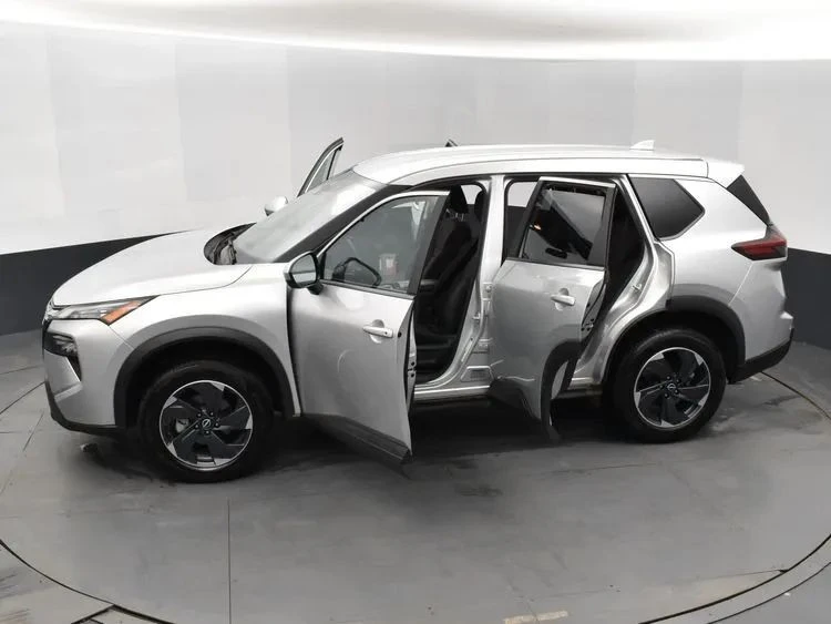 2025 Nissan Rogue - Image 7 of 12