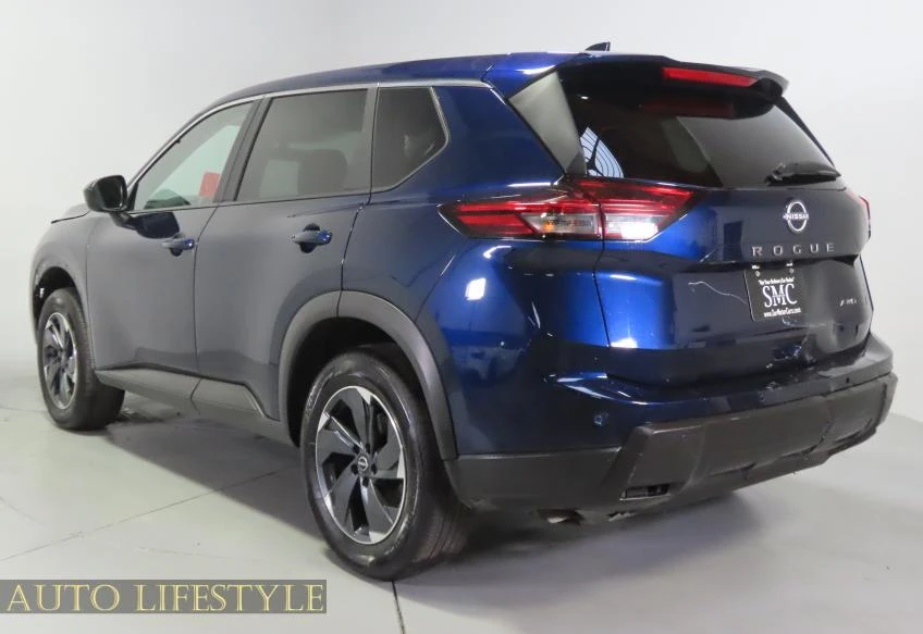 2025 Nissan Rogue - Image 7 of 21