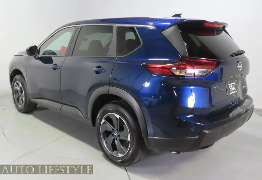 2025 Nissan Rogue - Image 5 of 21