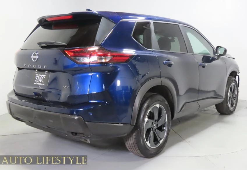 2025 Nissan Rogue - Image 8 of 21