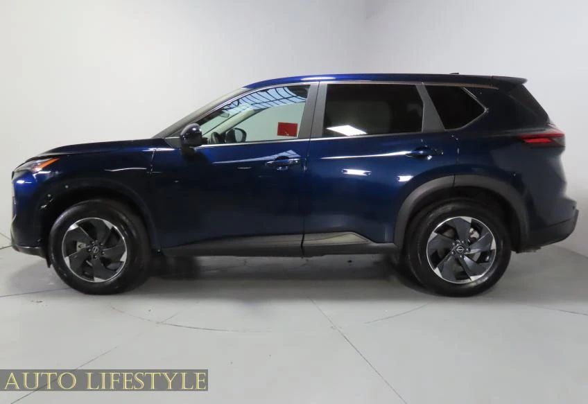2025 Nissan Rogue - Image 10 of 21