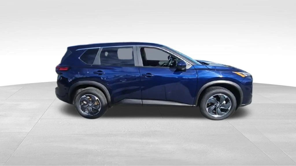 2025 Nissan Rogue - Image 9 of 12