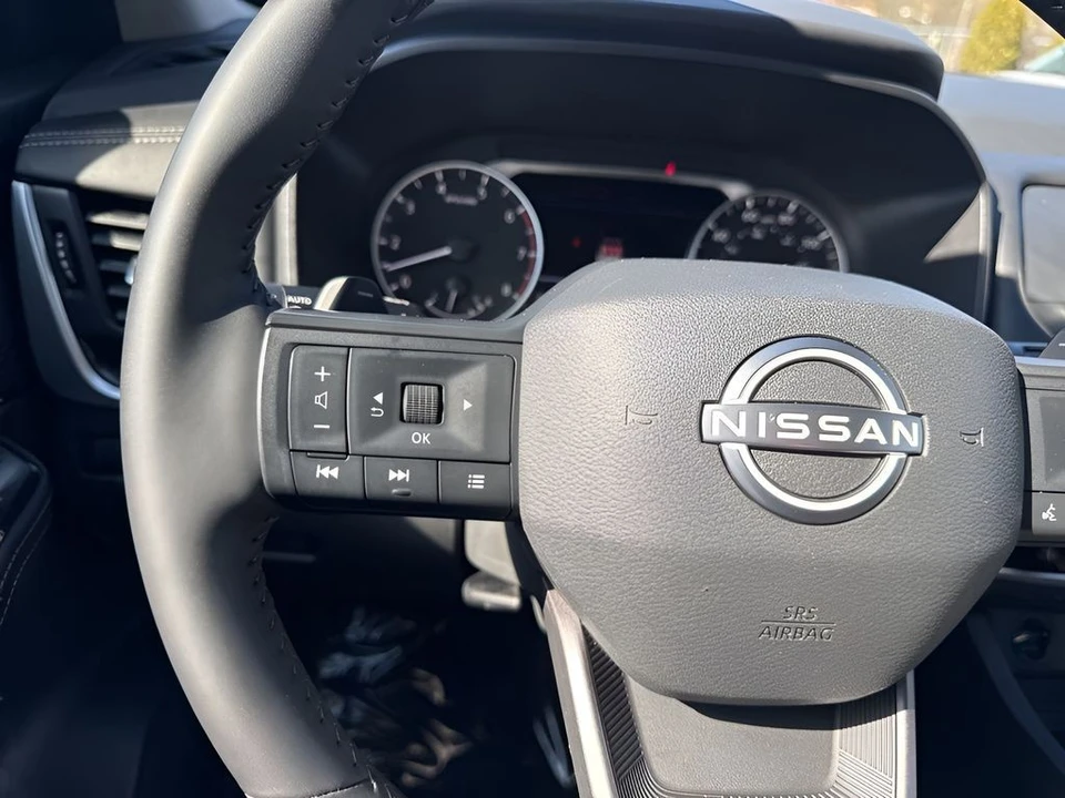 2025 Nissan Rogue - Image 14 of 21