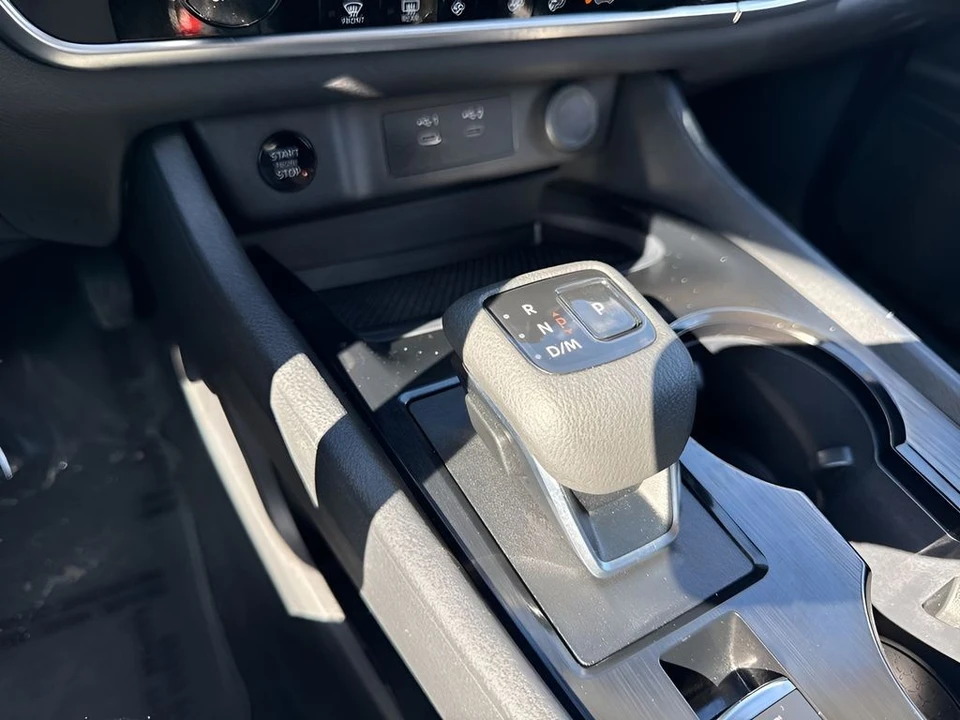 2025 Nissan Rogue - Image 16 of 21