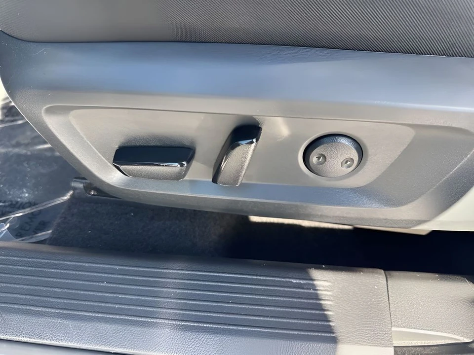 2025 Nissan Rogue - Image 10 of 21