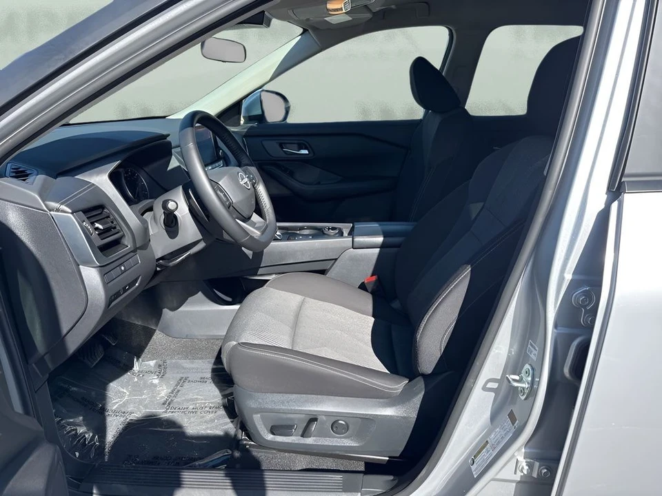 2025 Nissan Rogue - Image 9 of 21