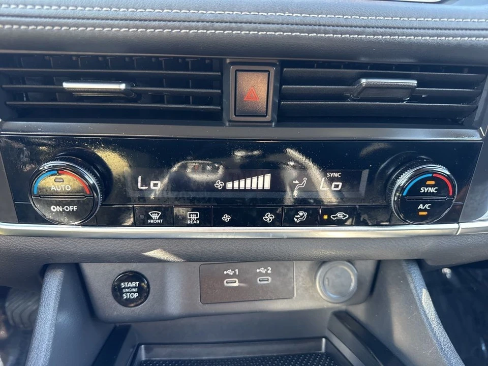2025 Nissan Rogue - Image 18 of 21