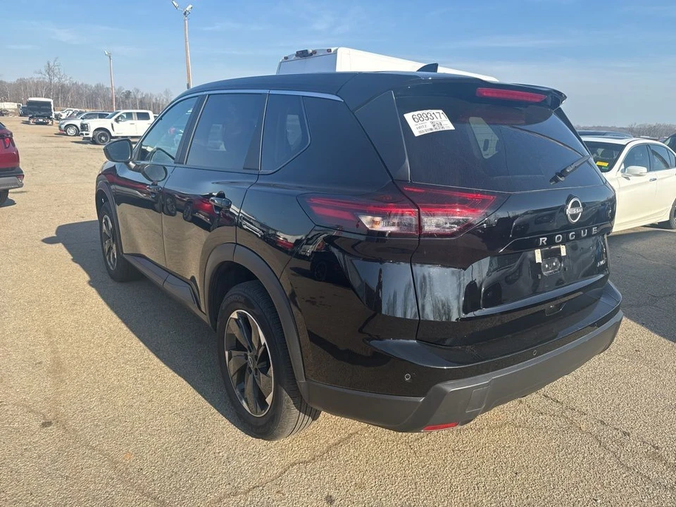 2025 Nissan Rogue - Image 2 of 7