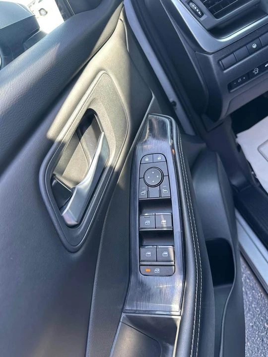 2025 Nissan Rogue - Image 15 of 19