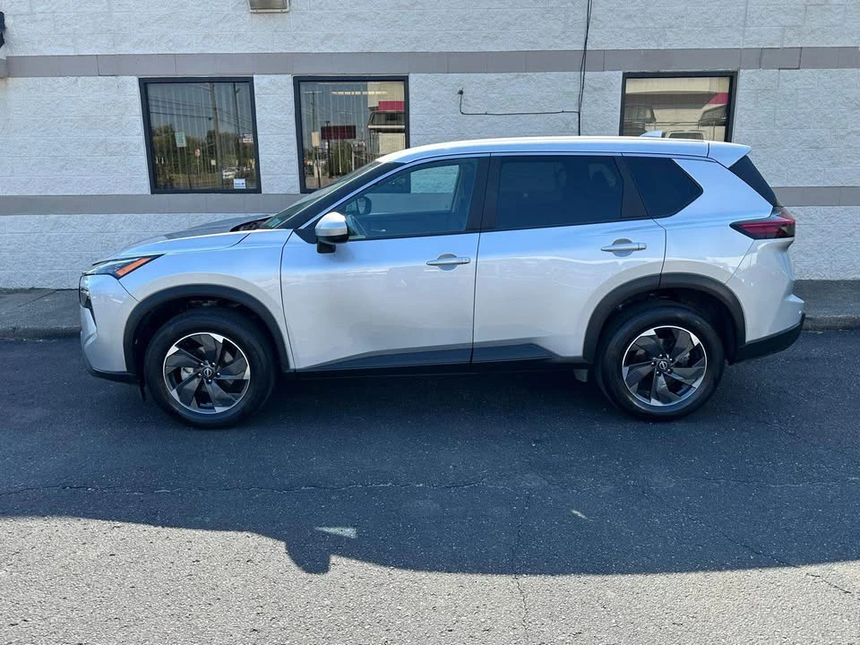 2025 Nissan Rogue - Image 3 of 19