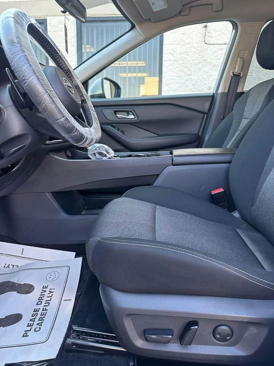 2025 Nissan Rogue - Image 14 of 19