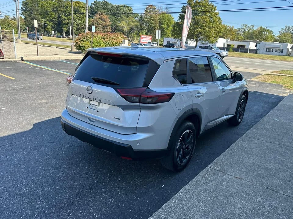 2025 Nissan Rogue - Image 4 of 19