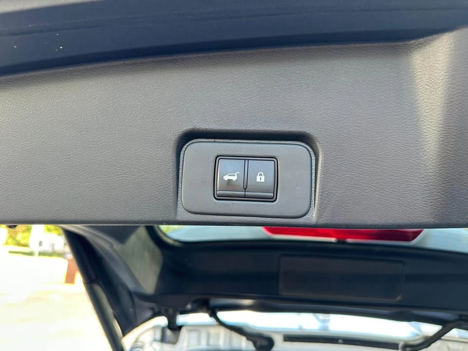 2025 Nissan Rogue - Image 10 of 19