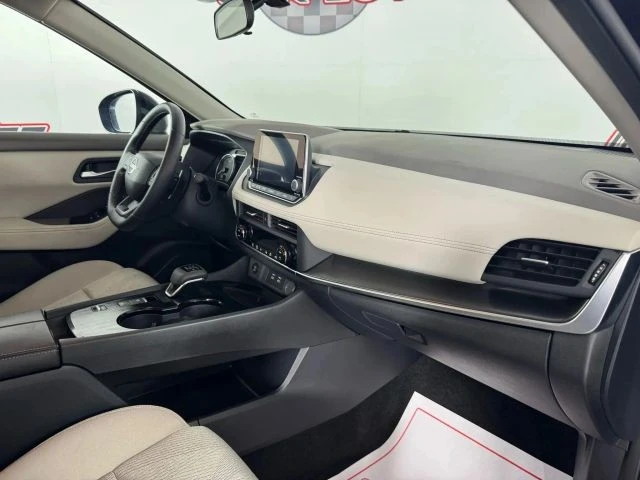 2025 Nissan Rogue - Image 12 of 12