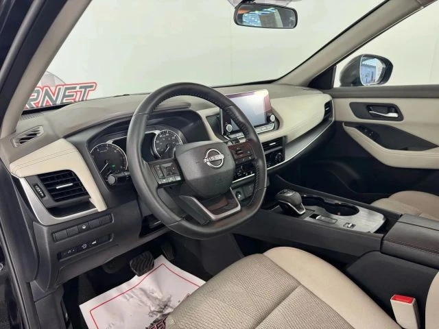 2025 Nissan Rogue - Image 10 of 12