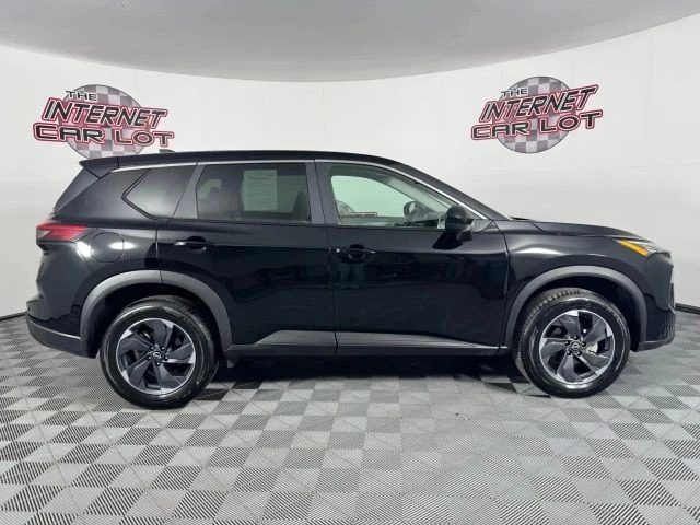 2025 Nissan Rogue - Image 8 of 12