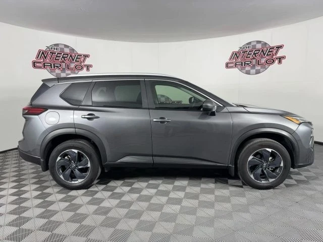 2025 Nissan Rogue - Image 8 of 12