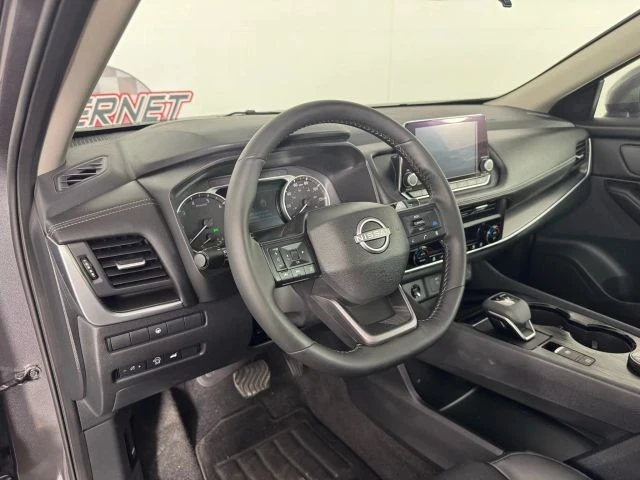 2025 Nissan Rogue - Image 10 of 12