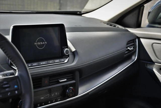 2025 Nissan Rogue - Image 10 of 19
