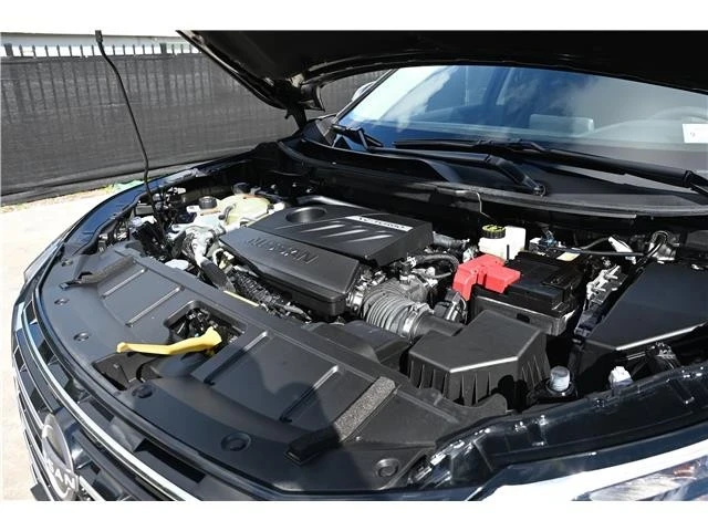2025 Nissan Rogue - Image 17 of 19