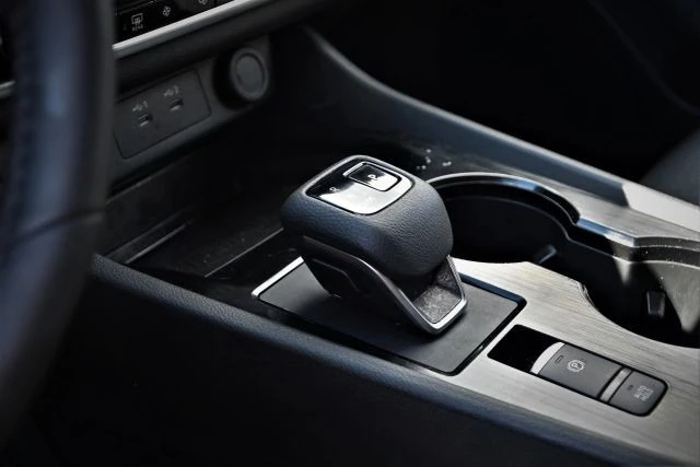 2025 Nissan Rogue - Image 12 of 19