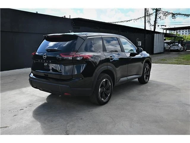 2025 Nissan Rogue - Image 5 of 19
