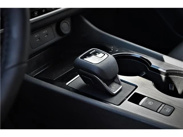 2025 Nissan Rogue - Image 11 of 19
