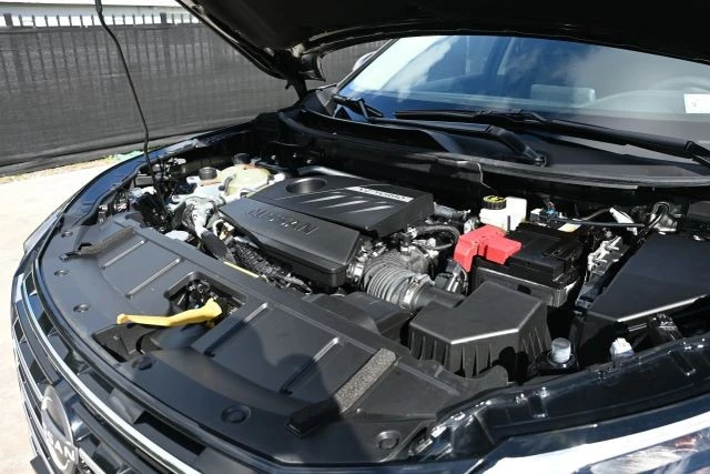 2025 Nissan Rogue - Image 17 of 19