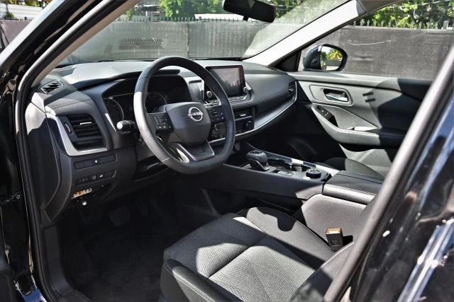 2025 Nissan Rogue - Image 9 of 19