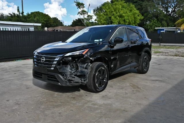 2025 Nissan Rogue - Image 2 of 19