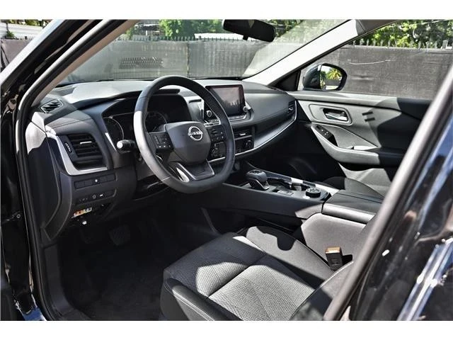 2025 Nissan Rogue - Image 9 of 19