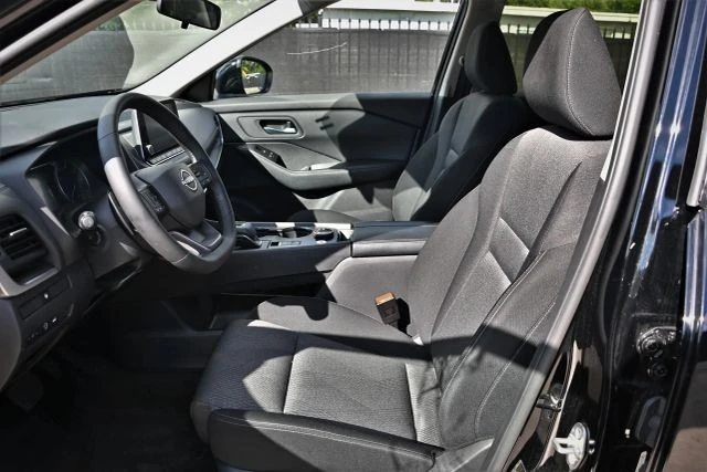 2025 Nissan Rogue - Image 11 of 19