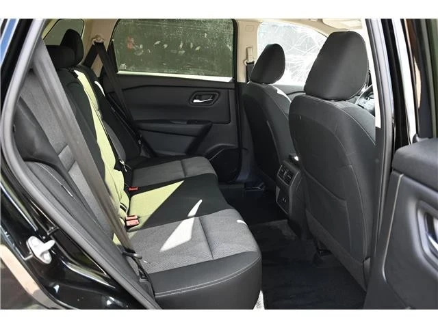 2025 Nissan Rogue - Image 15 of 19