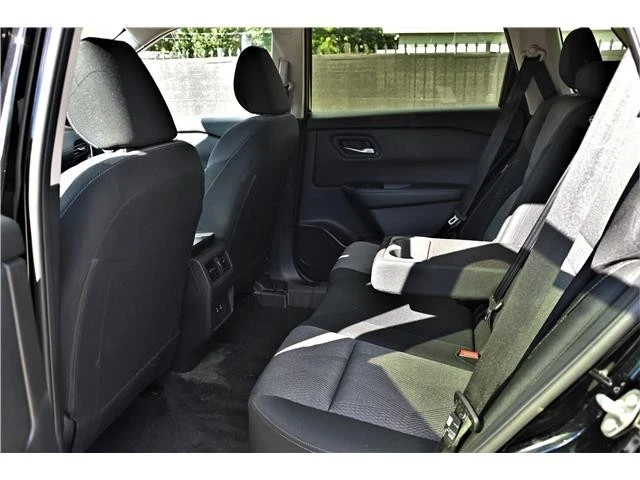 2025 Nissan Rogue - Image 16 of 19