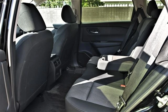 2025 Nissan Rogue - Image 16 of 19