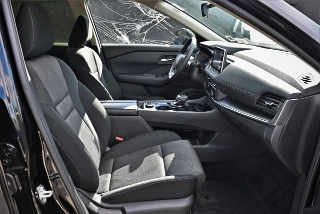 2025 Nissan Rogue - Image 13 of 19