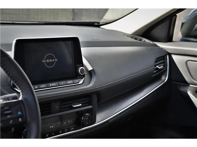 2025 Nissan Rogue - Image 10 of 19