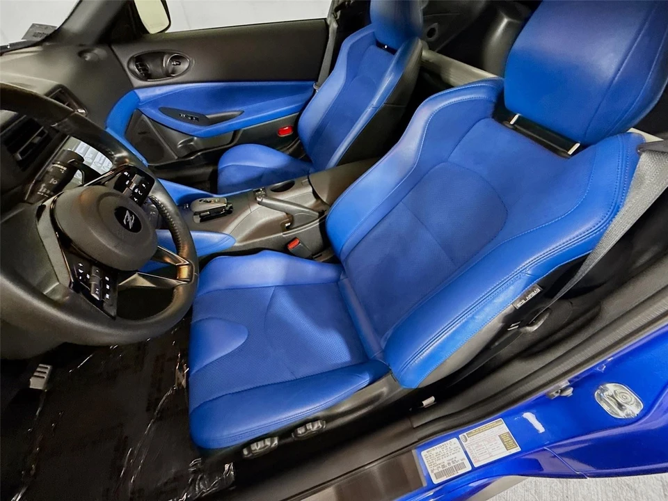 2025 Nissan Z - Image 2 of 31