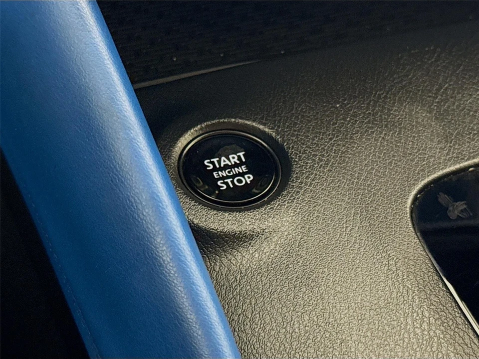 2025 Nissan Z - Image 15 of 31