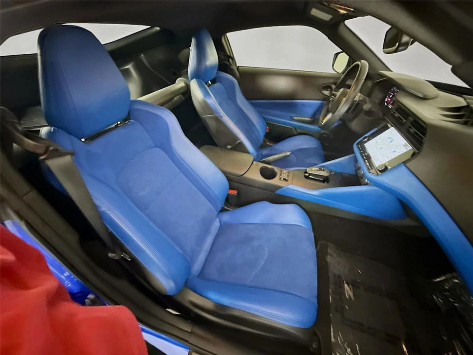2025 Nissan Z - Image 20 of 31